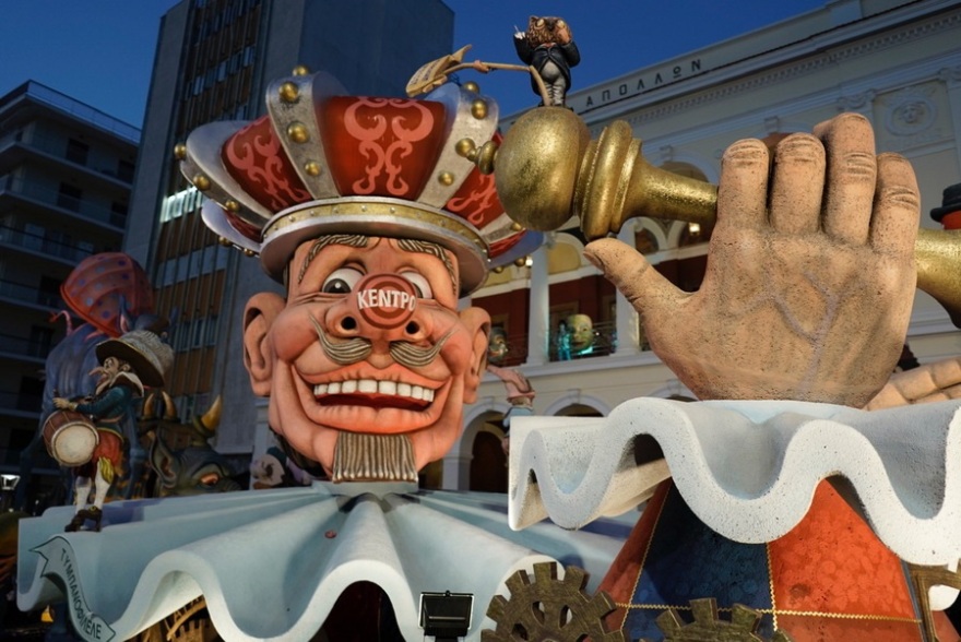 Πάνω από 40.000 καρναβαλιστές ξεχύθηκαν στους δρόμους της Πάτρας