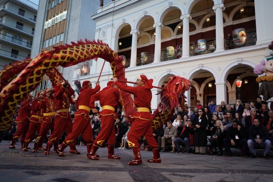 Πάνω από 40.000 καρναβαλιστές ξεχύθηκαν στους δρόμους της Πάτρας