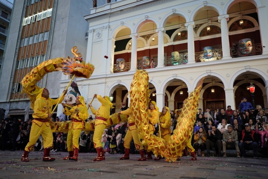 Πάνω από 40.000 καρναβαλιστές ξεχύθηκαν στους δρόμους της Πάτρας