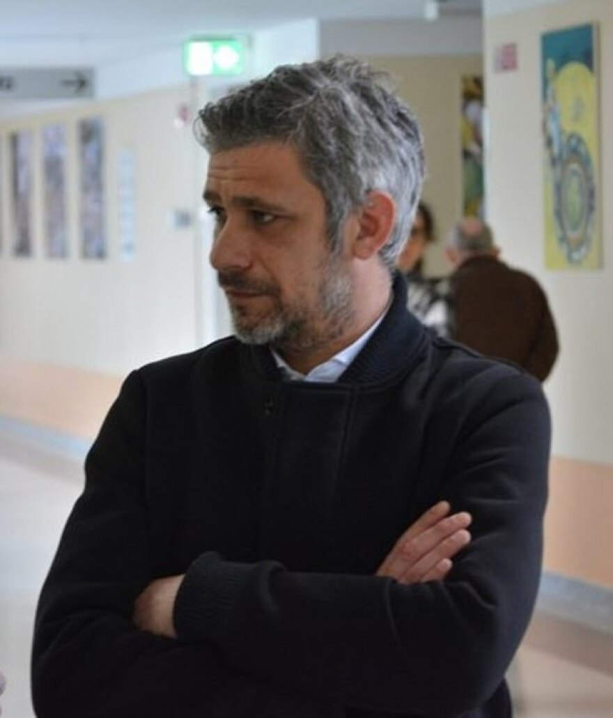 Ιερέας 43 ετών που έκανε σεξ με... 13 ενορίτισσες σε φετιχιστικά όργια επέστρεψε στην Καθολική Εκκλησία!