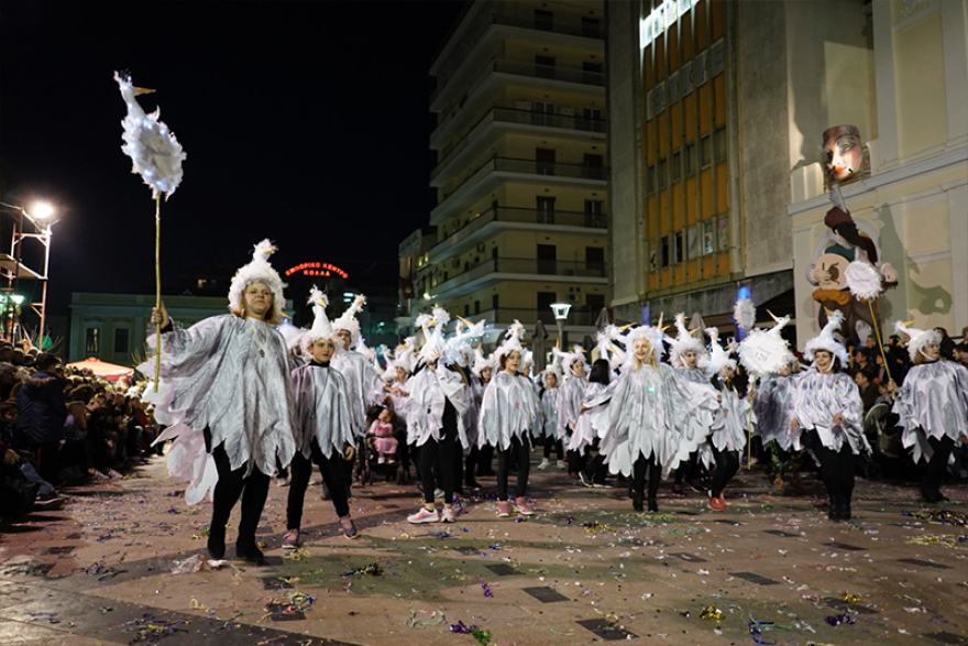 Πάνω από 40.000 καρναβαλιστές ξεχύθηκαν στους δρόμους της Πάτρας