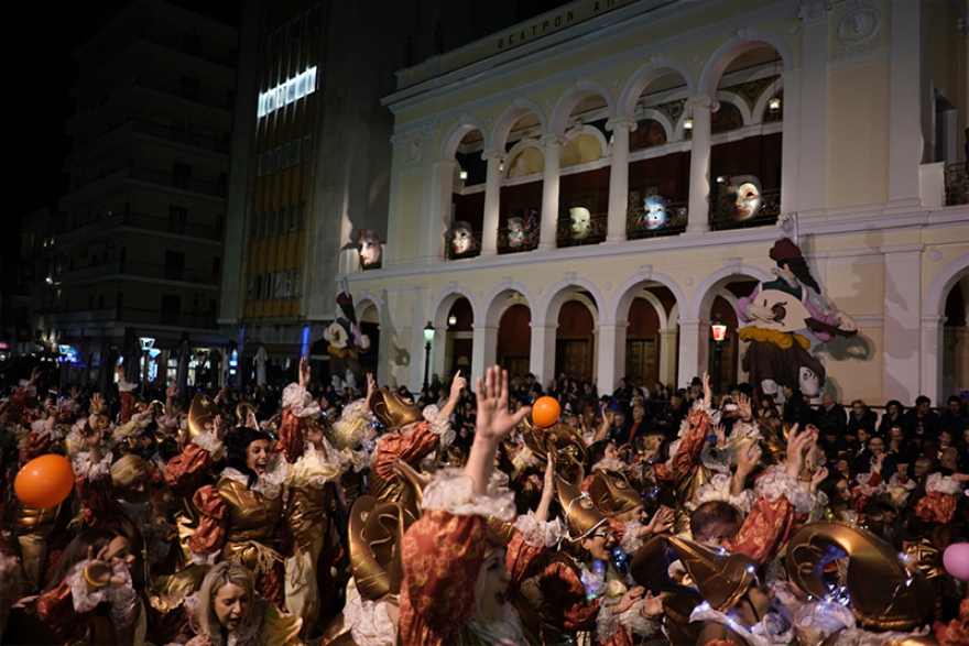 Πάνω από 40.000 καρναβαλιστές ξεχύθηκαν στους δρόμους της Πάτρας