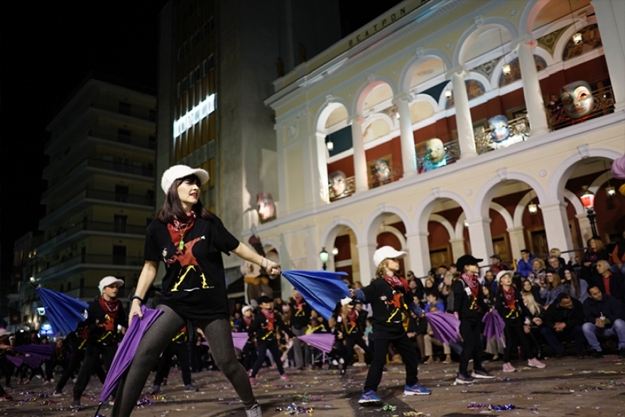 Πάνω από 40.000 καρναβαλιστές ξεχύθηκαν στους δρόμους της Πάτρας