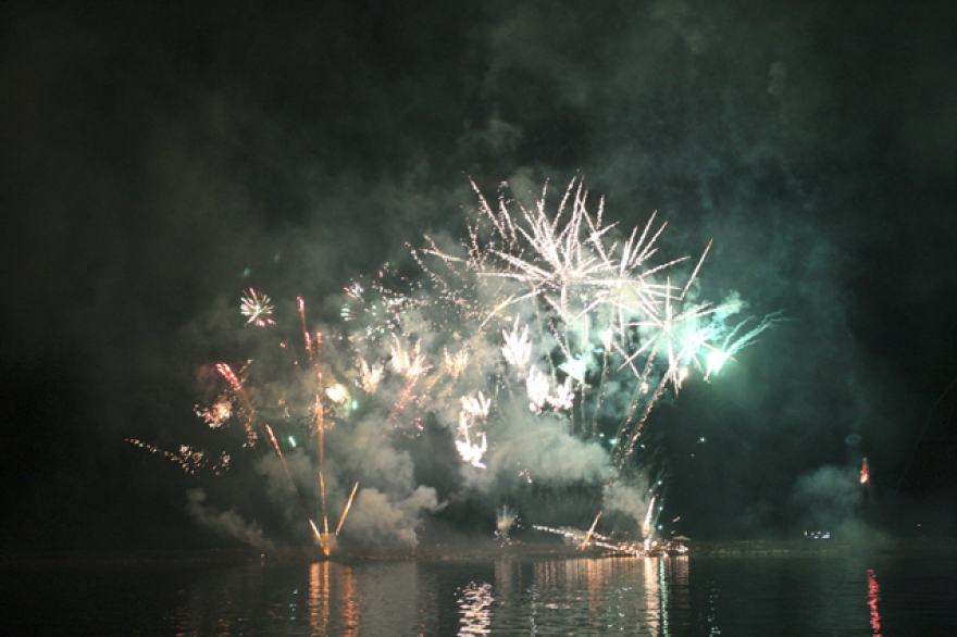 Πάτρα: Στην πυρά ο βασιλιάς Καρνάβαλος - Δείτε φωτογραφίες και βίντεο 