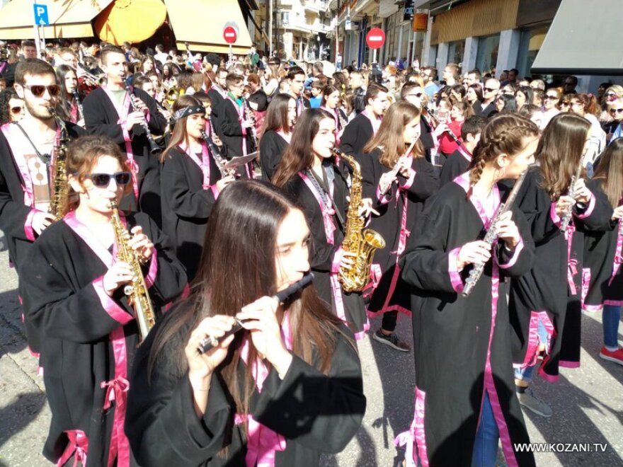 Κορυφώνονται οι εκδηλώσεις του καρναβαλιού σε όλη τη χώρα