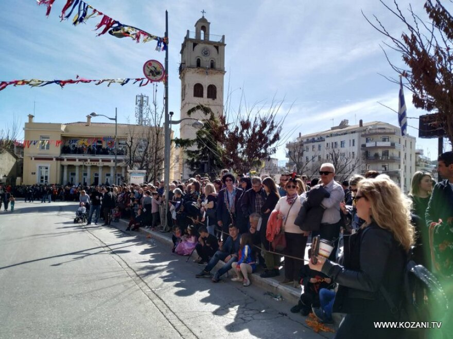Κορυφώνονται οι εκδηλώσεις του καρναβαλιού σε όλη τη χώρα