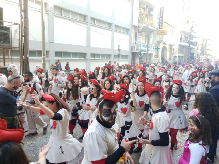 Κορυφώνονται οι εκδηλώσεις του καρναβαλιού σε όλη τη χώρα