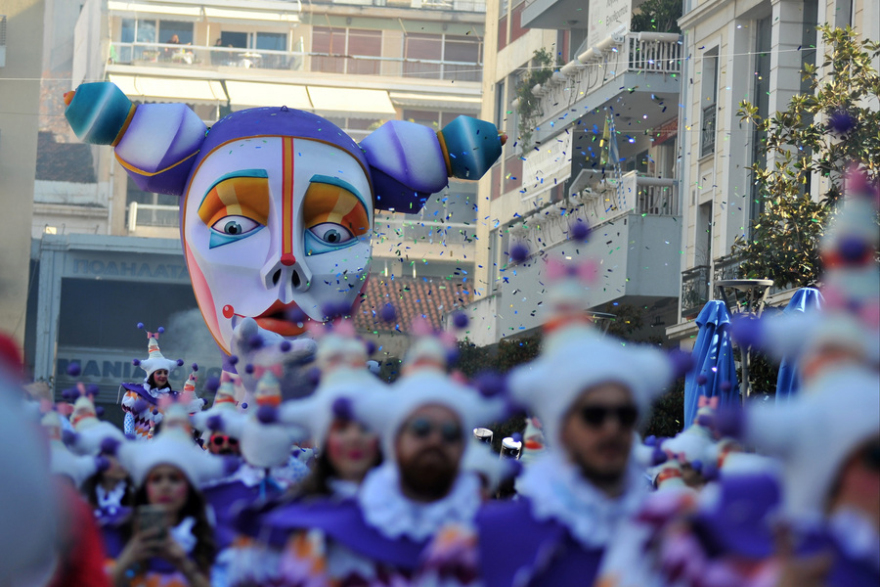 Πάτρα: Στην πυρά ο βασιλιάς Καρνάβαλος - Δείτε φωτογραφίες και βίντεο 