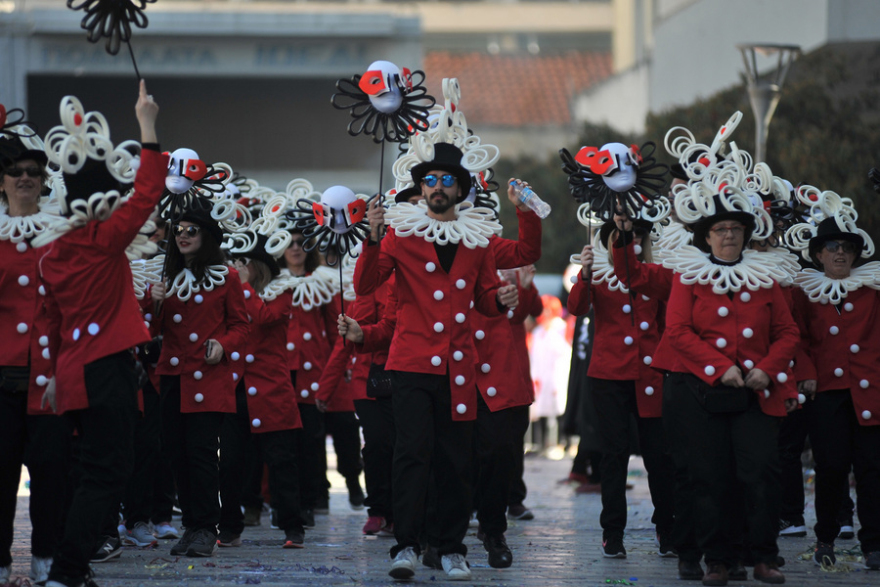 Πάτρα: Στην πυρά ο βασιλιάς Καρνάβαλος - Δείτε φωτογραφίες και βίντεο 