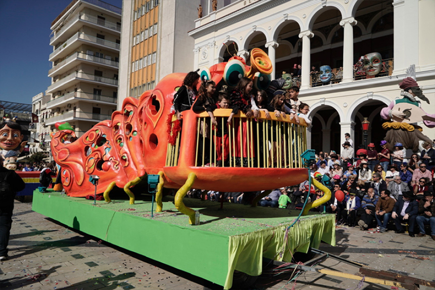Βίντεο: Η μεγάλη παρέλαση στο καρναβάλι της Πάτρας