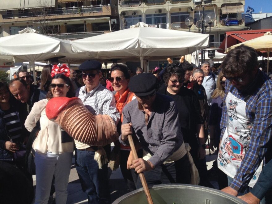 Μπουρανί: Το διονυσιακό έθιμο του... φαλλού της Καθαράς Δευτέρας στον Τύρναβο