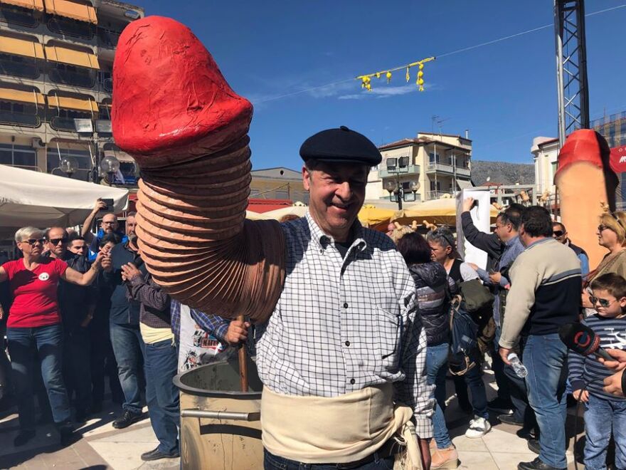 Μπουρανί: Το διονυσιακό έθιμο του... φαλλού της Καθαράς Δευτέρας στον Τύρναβο