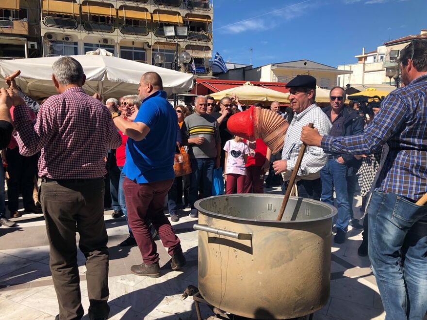 Μπουρανί: Το διονυσιακό έθιμο του... φαλλού της Καθαράς Δευτέρας στον Τύρναβο