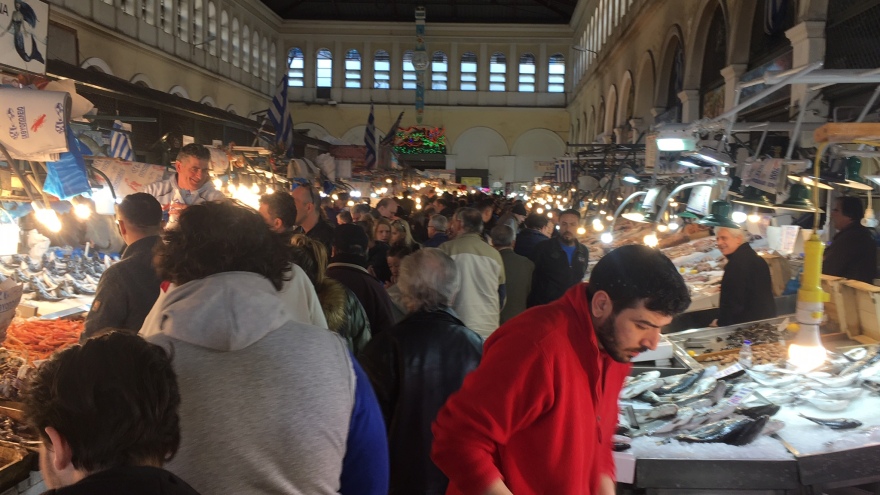 Καθαρά Δευτέρα - Βαρβάκειος: Κορυφώνεται σήμερα η κίνηση στην κεντρική ψαραγορά