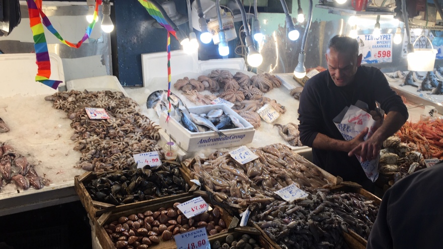Καθαρά Δευτέρα - Βαρβάκειος: Κορυφώνεται σήμερα η κίνηση στην κεντρική ψαραγορά