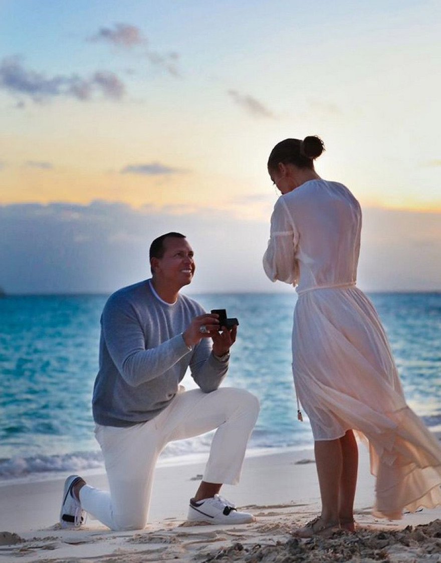 Τζένιφερ Λόπεζ: «Απαντά» στις φήμες για απιστία με εικόνες από την πρόταση γάμου