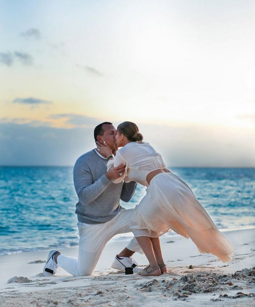 Τζένιφερ Λόπεζ: «Απαντά» στις φήμες για απιστία με εικόνες από την πρόταση γάμου