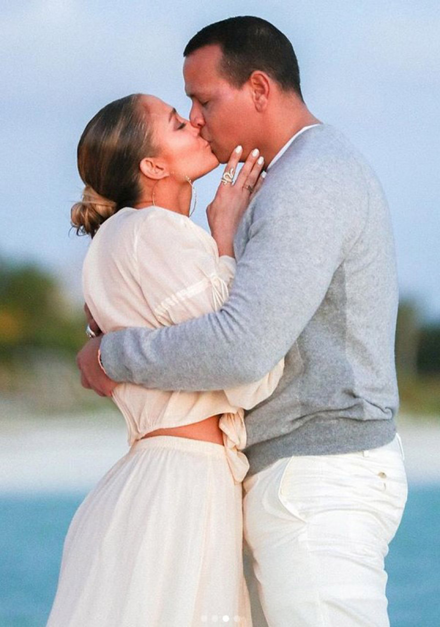 Τζένιφερ Λόπεζ: «Απαντά» στις φήμες για απιστία με εικόνες από την πρόταση γάμου