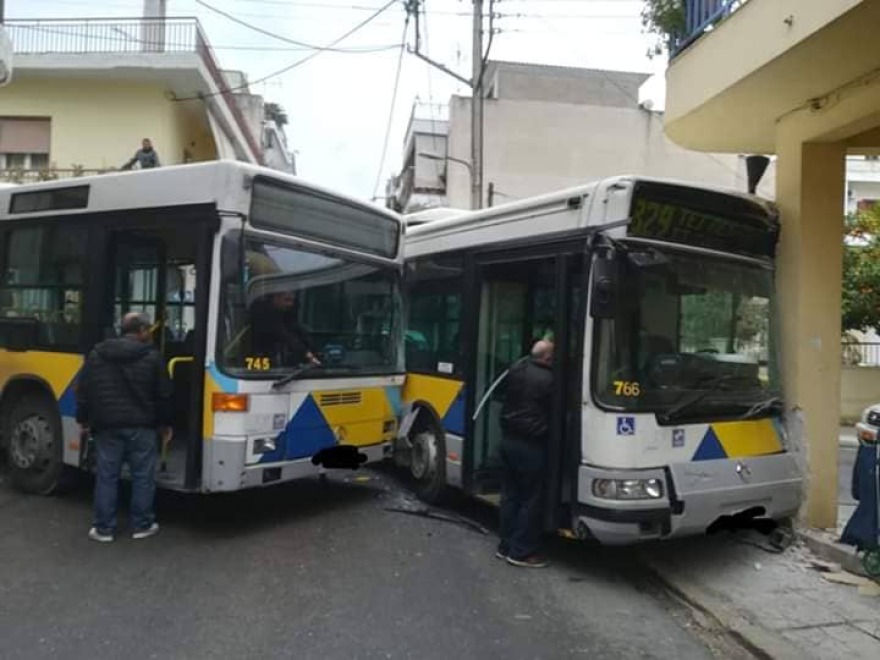 Σύγκρουση λεωφορείων στο Αιγάλεω - Έντεκα τραυματίες