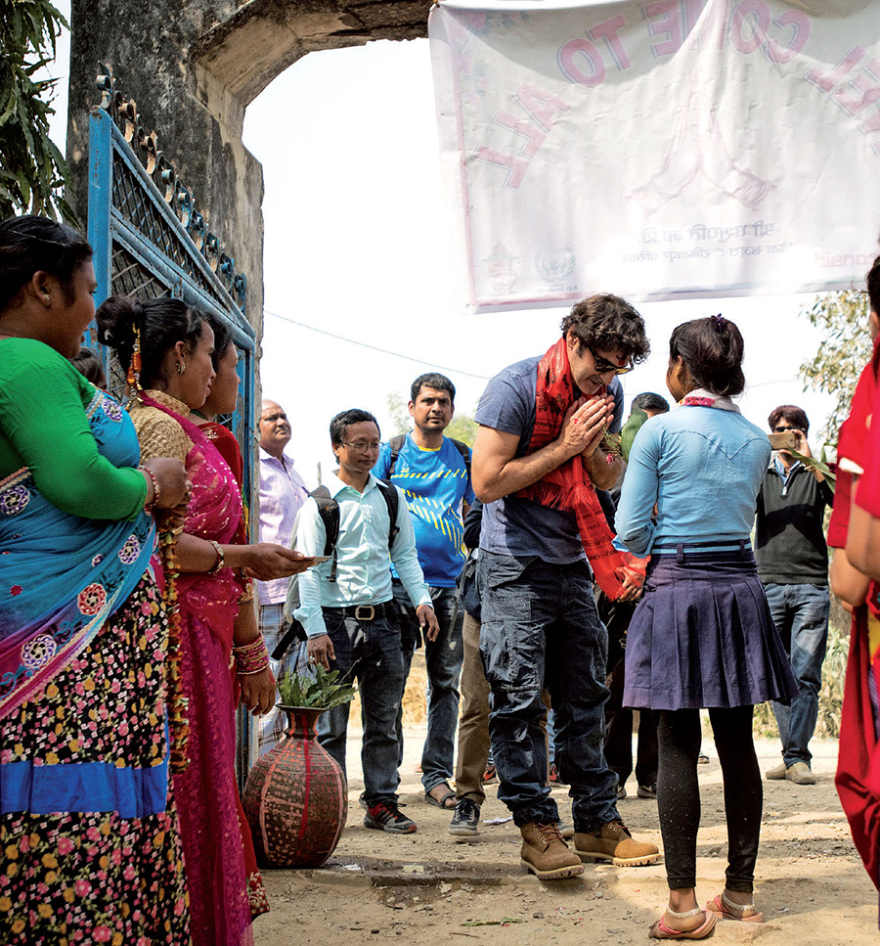 «Ένας κόσμος»:  Το ντοκιμαντέρ του Χριστόφορου Παπακαλιάτη σε  Α΄ προβολή 