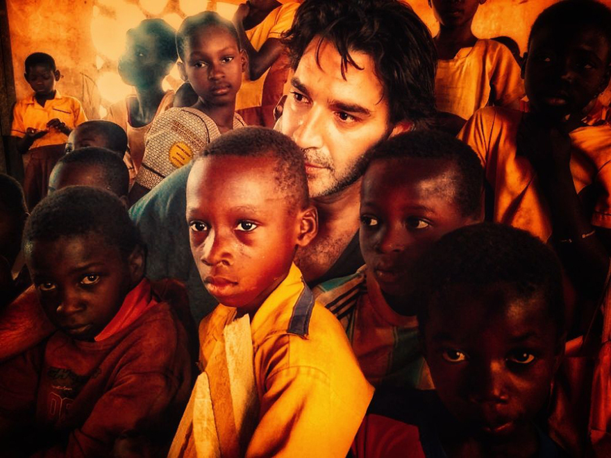 «Ένας κόσμος»:  Το ντοκιμαντέρ του Χριστόφορου Παπακαλιάτη σε  Α΄ προβολή 