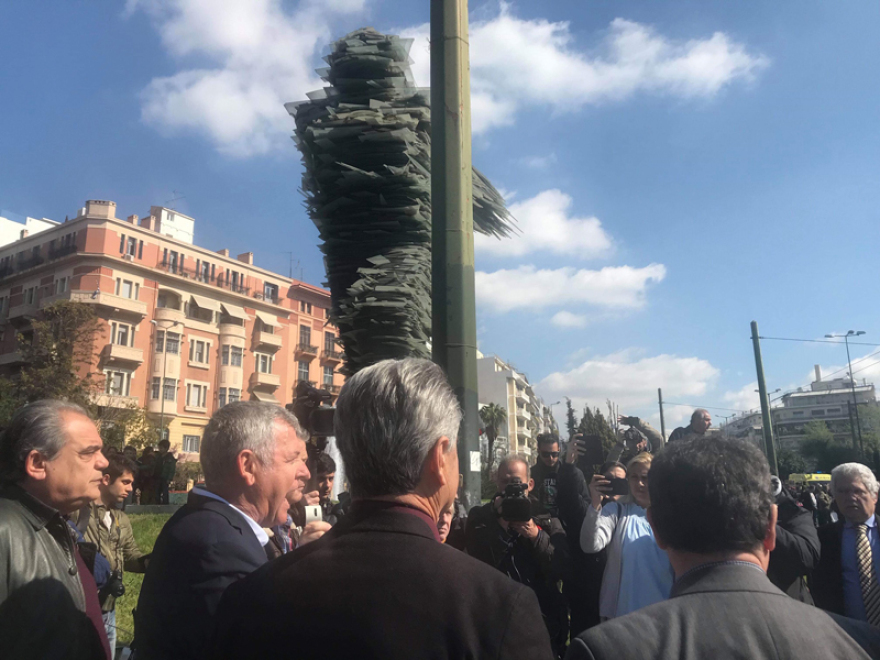 Μαυρογιαλούρος ο Τσίπρας, Γκρούεζας ο Πολάκης στο πανό της ΠΟΕΔΗΝ