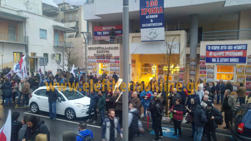 Εισβολή μελών του ΠΑΜΕ στο συνέδριο της ΓΣΕΕ στην Καλαμάτα