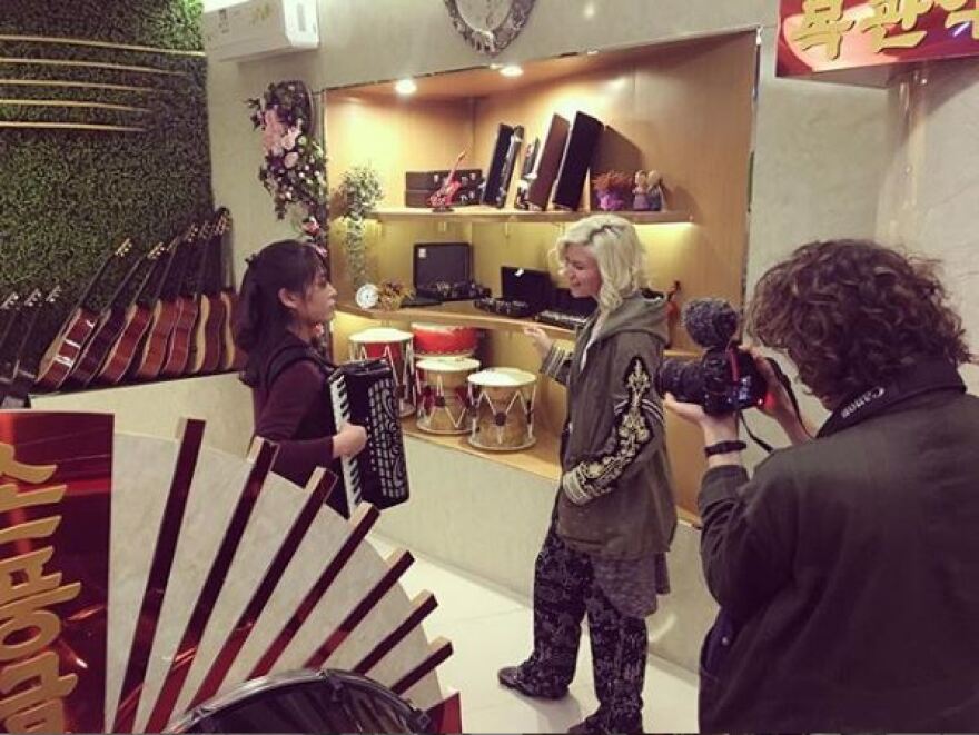 Βρετανίδα ποπ σταρ τραγουδά στην Βόρεια Κορέα