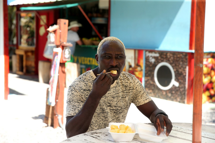 Οι χαλαρές στιγμές του Πάτρικ Ογκουνσότο λίγο πριν μπει στο Survivor