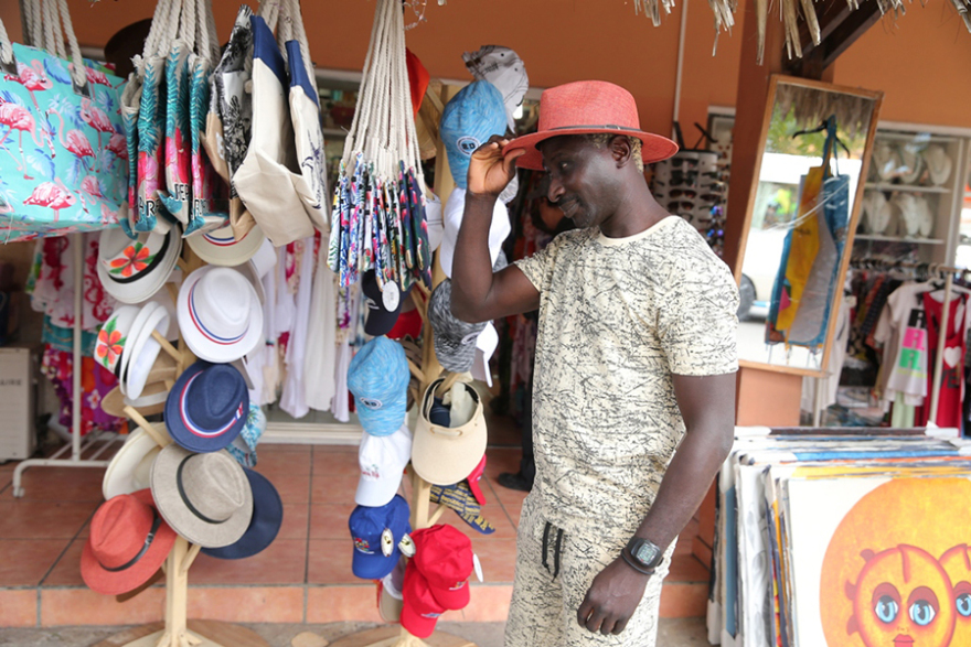 Οι χαλαρές στιγμές του Πάτρικ Ογκουνσότο λίγο πριν μπει στο Survivor