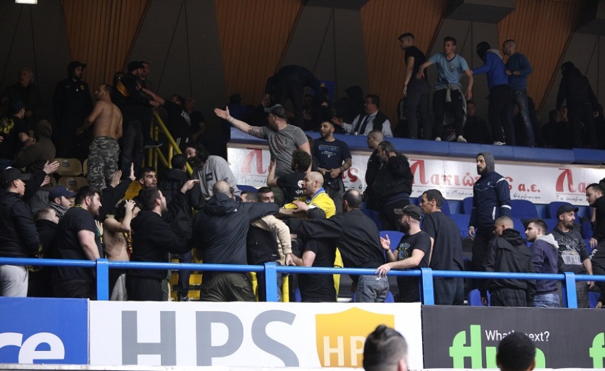 Basket League, Περιστέρι-Άρης: Ξύλο μεταξύ οπαδών και διακοπή