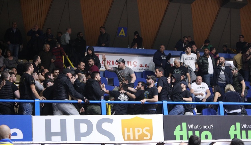 Basket League, Περιστέρι-Άρης: Ξύλο μεταξύ οπαδών και διακοπή