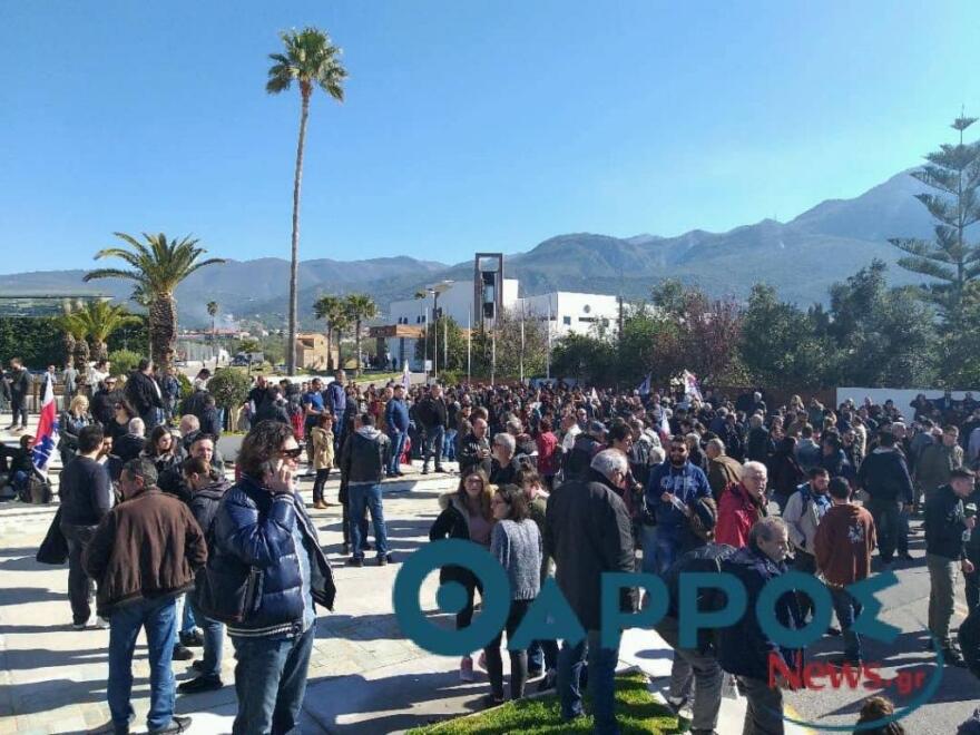 Καλαμάτα: Στον «αέρα» το συνέδριο της ΓΣΕΕ – Νέα συγκέντρωση του ΠΑΜΕ 