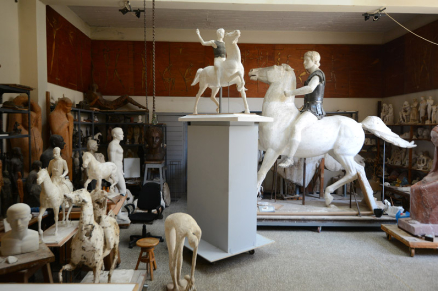 Tα Σκόπια δεν αποκαθηλώνουν τα φαραωνικά αγάλματα παρά τη Συμφωνία των Πρεσπών