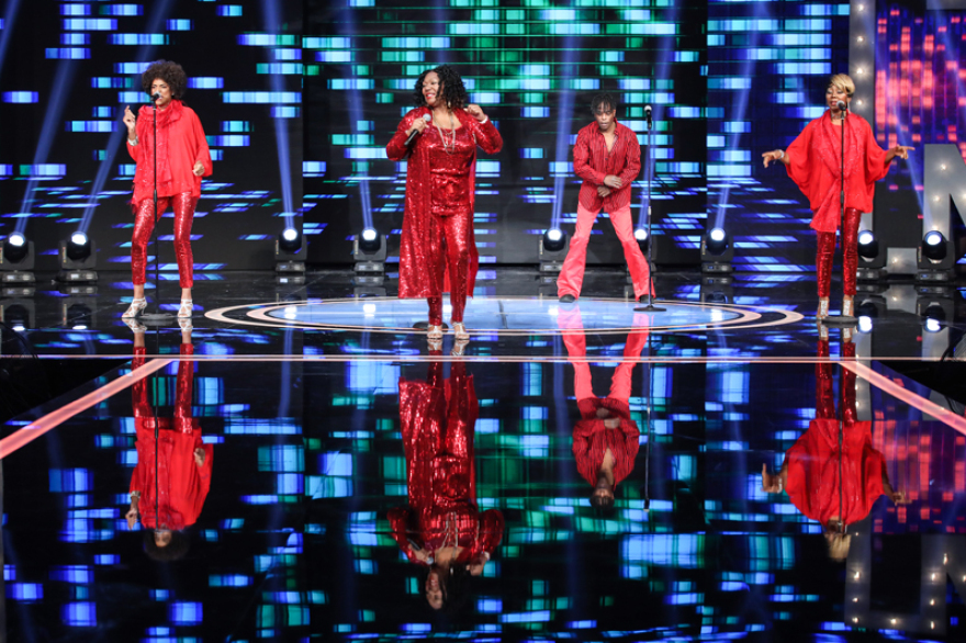 Οι εκπλήξεις του Νίκου Κοκλώνη στο It's Show Time συνεχίζονται και οι τηλεθεάσεις ανεβαίνουν!