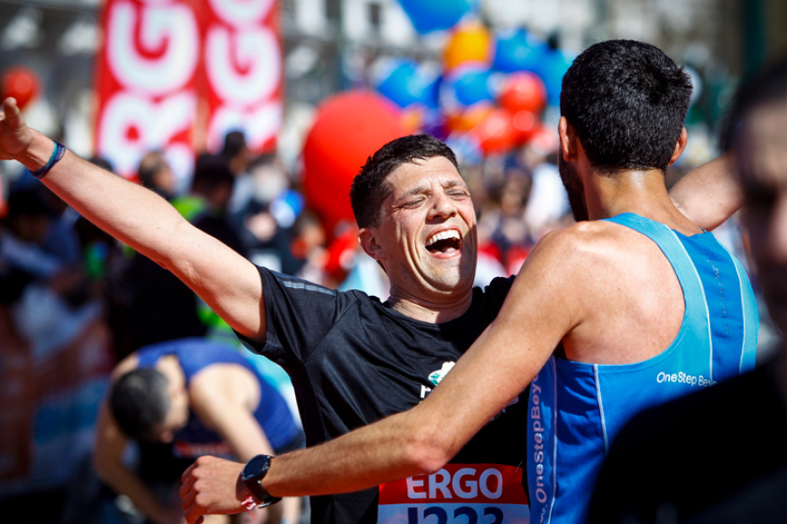 8ος Ημιμαραθώνιος: 22.000 δρομείς «κατέλαβαν» την Αθήνα 