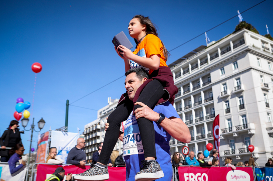 8ος Ημιμαραθώνιος: 22.000 δρομείς «κατέλαβαν» την Αθήνα 