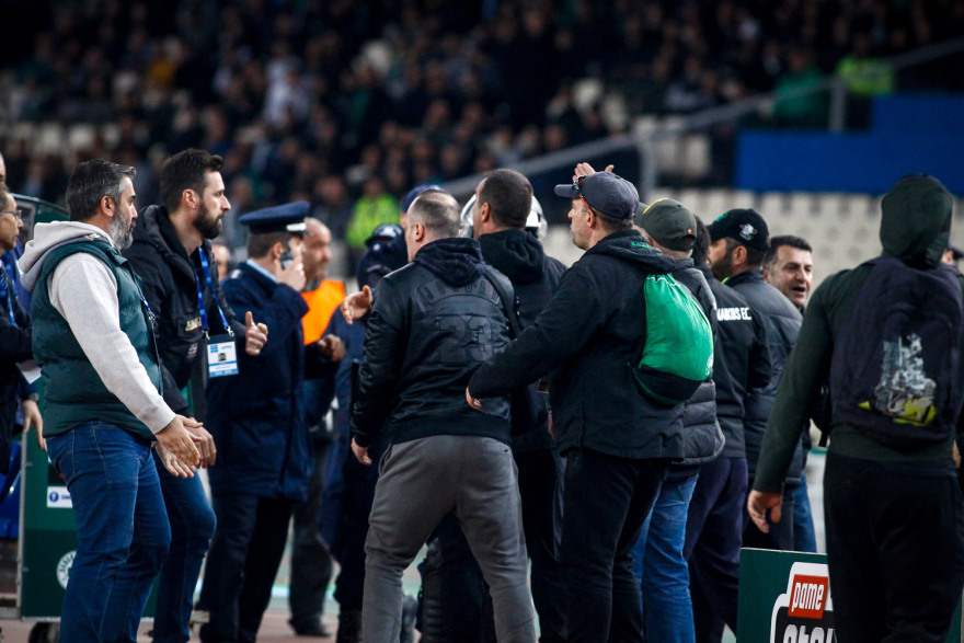 Παναθηναϊκός - Ολυμπιακός: Ολιγόλεπτη διακοπή μετά από εισβολή οπαδών στο γήπεδο