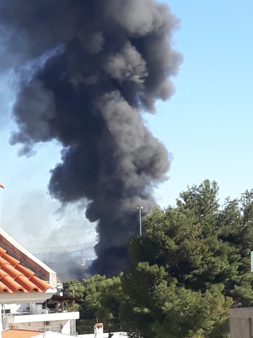 Ολοσχερής καταστροφή αποθήκης με φαρμακευτικό υλικό από τη μεγάλη φωτιά στα Γλυκά Νερά 