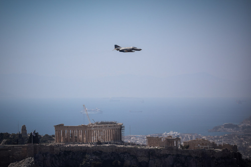 Φωτογραφίες: Μαχητικά αεροσκάφη κάνουν πρόβα τζενεράλε για την παρέλαση της 25ης Μαρτίου στην Αθήνα
