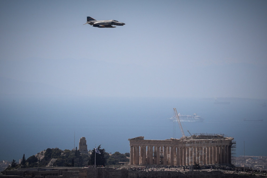 Φωτογραφίες: Μαχητικά αεροσκάφη κάνουν πρόβα τζενεράλε για την παρέλαση της 25ης Μαρτίου στην Αθήνα