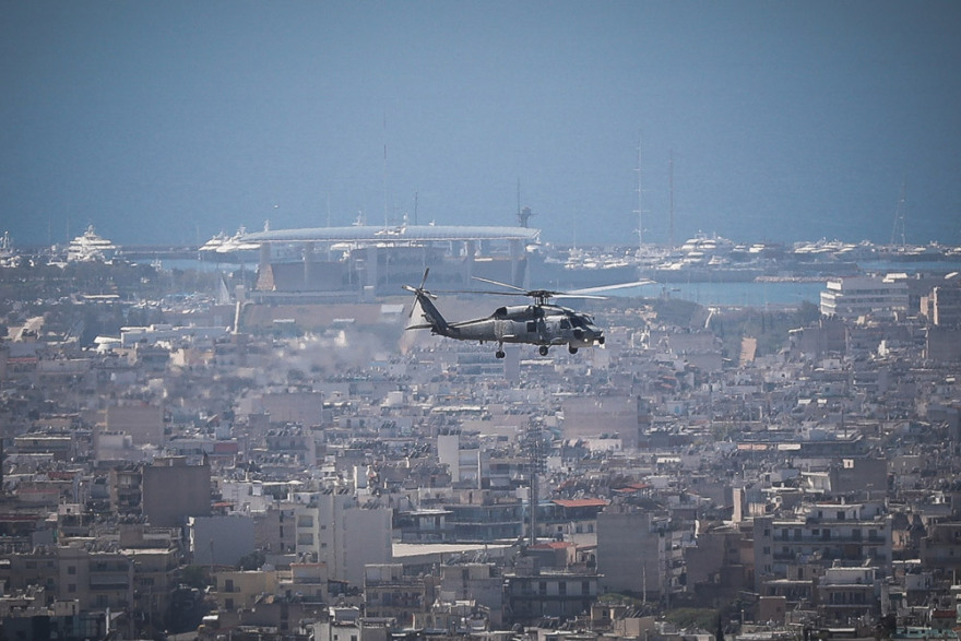 Φωτογραφίες: Μαχητικά αεροσκάφη κάνουν πρόβα τζενεράλε για την παρέλαση της 25ης Μαρτίου στην Αθήνα