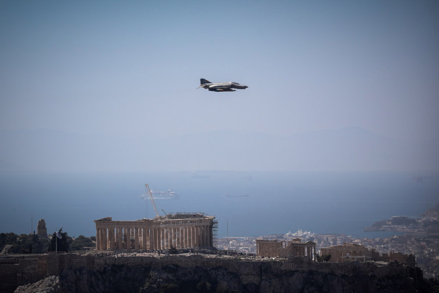 Φωτογραφίες: Μαχητικά αεροσκάφη κάνουν πρόβα τζενεράλε για την παρέλαση της 25ης Μαρτίου στην Αθήνα