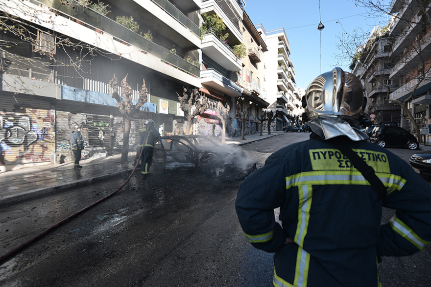 Μολότοφ και πετροπόλεμος στο Πολυτεχνείο μετά το μαθητικό συλλαλητήριο