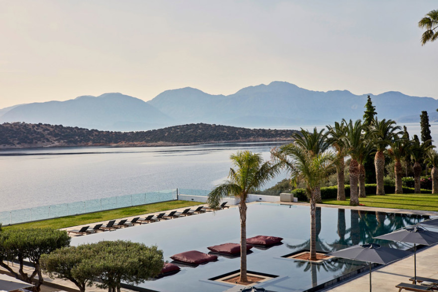 Nέα γαστρονομική εποχή για την bluegr Hotels & Resorts με τον βραβευμένο σεφ Γιάννη Μπαξεβάνη