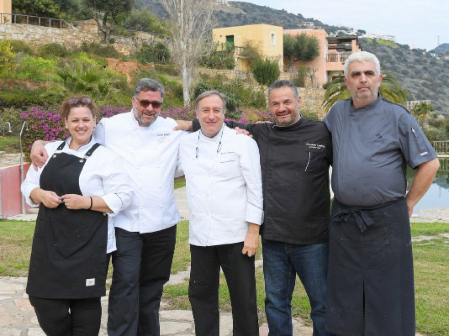 Nέα γαστρονομική εποχή για την bluegr Hotels & Resorts με τον βραβευμένο σεφ Γιάννη Μπαξεβάνη