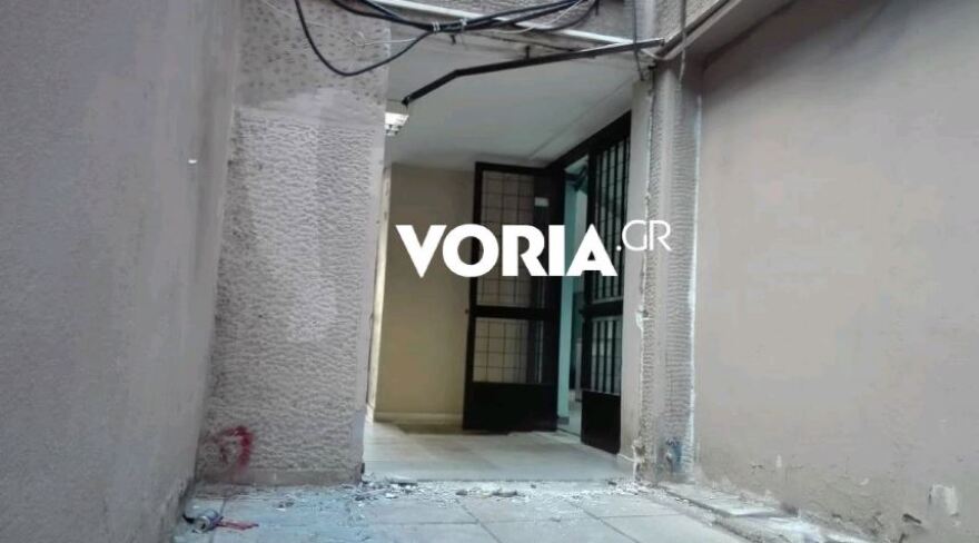 Αριστοτέλειο: Αγνωστοι «ξήλωσαν» το βράδυ σιδερένια πόρτα που είχε τοποθετηθεί το πρωί!