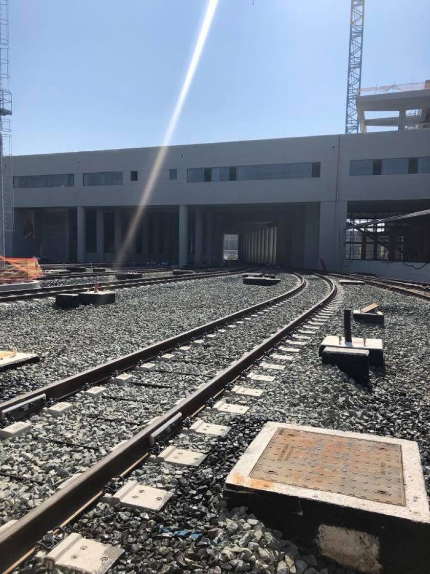 Μετρό Θεσσαλονίκης: Τα πρώτα βαγόνια, μήνες μετά τα εγκαίνια Τσίπρα