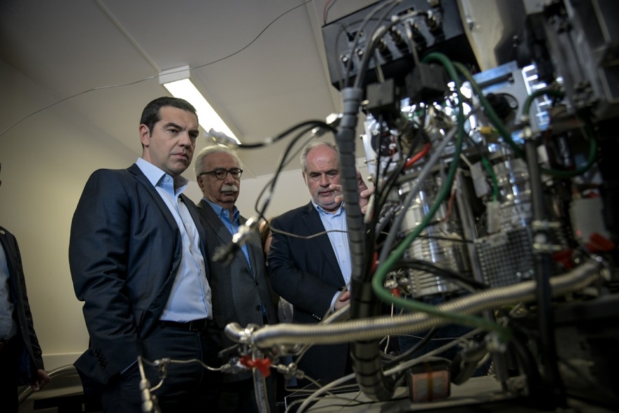 Τσίπρας στο Δημόκριτο: Να έχουμε πάντα την πόρτα της επιστροφής ανοιχτή για κάθε επιστήμονα