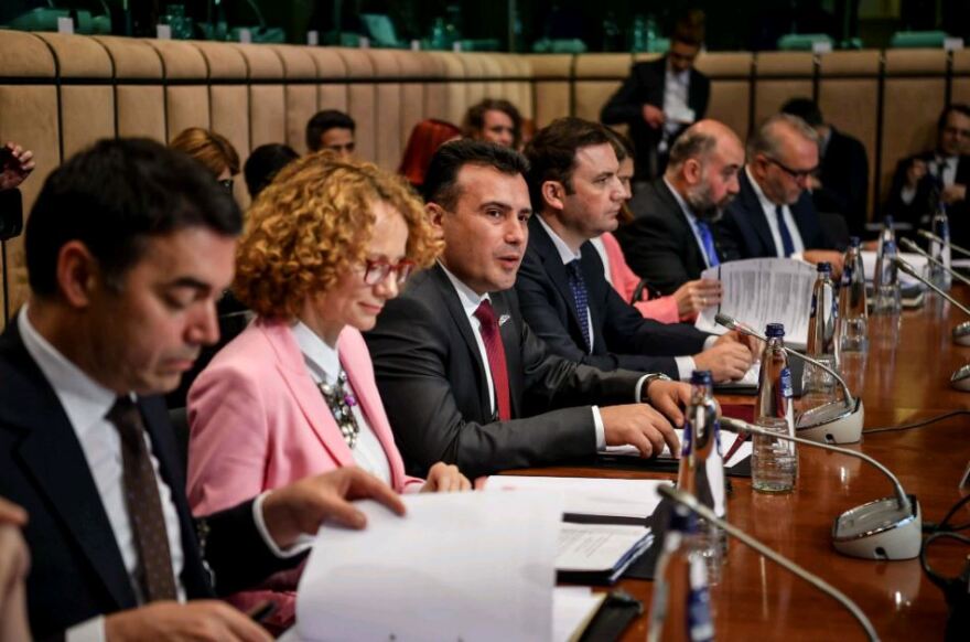 Ο Ζάεφ «ανεβάζει» φωτογραφίες από τη «Βόρεια Μακεδονία» στην ΕΕ